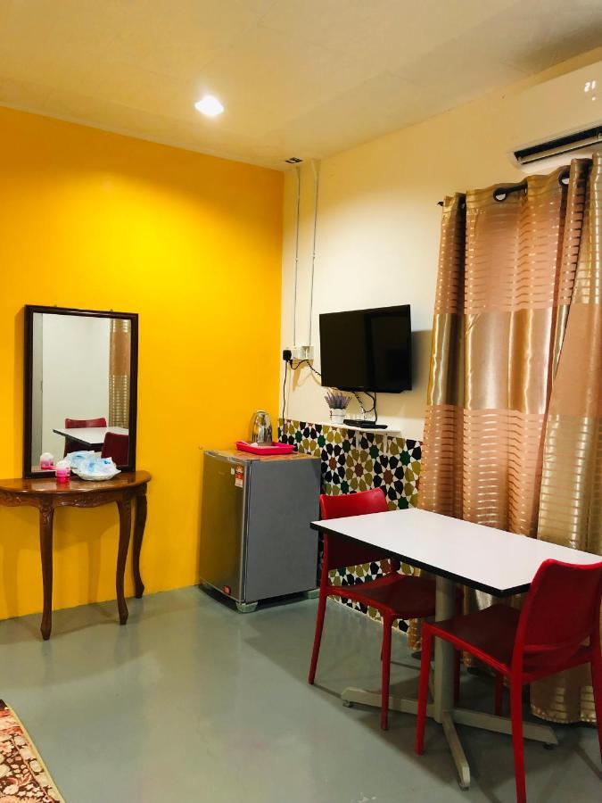 Wan'S Roomstay Langkawi Pantai Cenang  Exterior photo